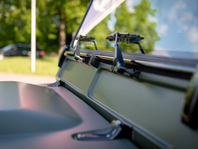 Landrover Defender - Carwrapping 3M Matte Military Green Detail Windschutzscheibe