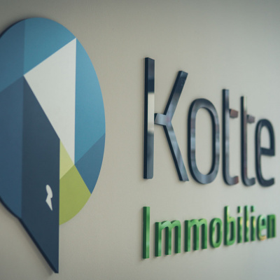 Kotte Immobilien Logo Acrylbuchstaben