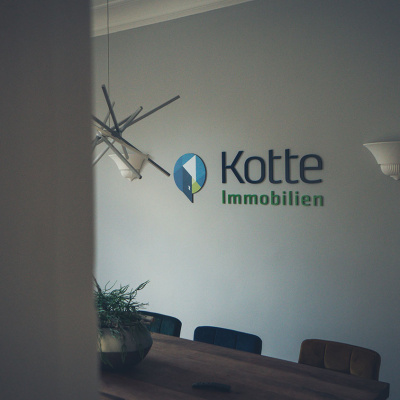 Kotte Immobilien Logo Acrylbuchstaben