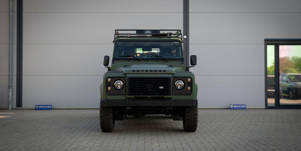 Landrover Defender - Carwrapping 3M Matte Military Green Frontalansicht