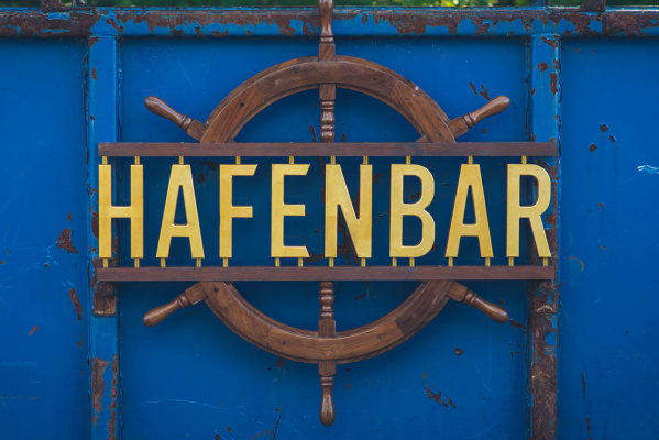 Beachbay Travemünde - Hafenbar Blattgold Buchstaben