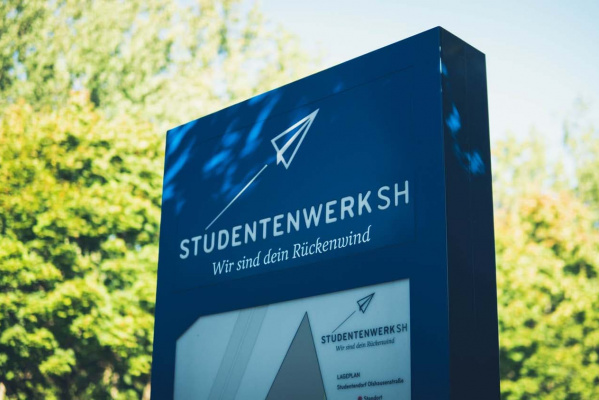 Studentenwerk SH – Pylon Detailansicht Studentendorf Olshausenstraße